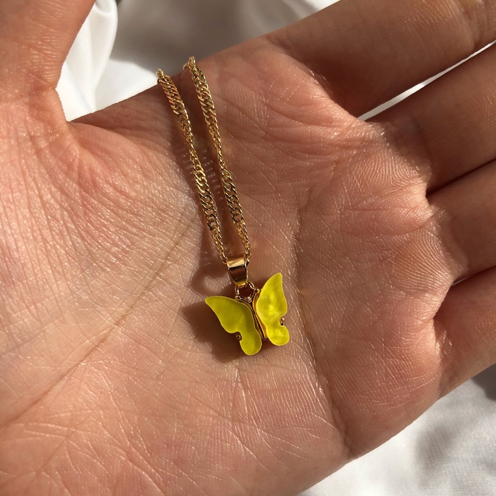 “Daisy” Yellow Butterfly Necklace